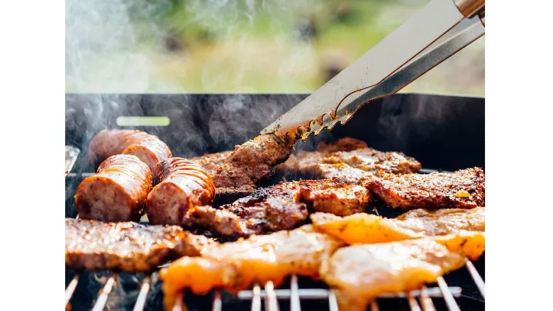 grilling meat