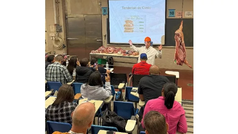 USMEF Latin America Representative Homero Recio conducts a US pork cutting, utilization and merchandising seminar for Latin American retail teams.