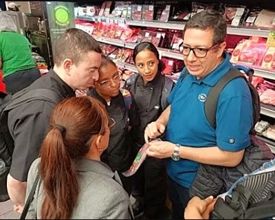 USMEF Consultant Óscar Melo (right) and USMEF Chef Nicolás Díaz conducted industry and product training sessions for tasting program teams in five Colombian cities.