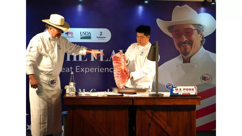 Chef Jay McCarthy and USMEF’s Jonathan Neo