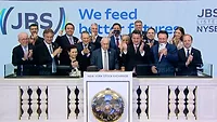 Alongside company leadership, JBS founder rings the bell at the NYSE Alongside company leadership, JBS founder rings the bell at the NYSE