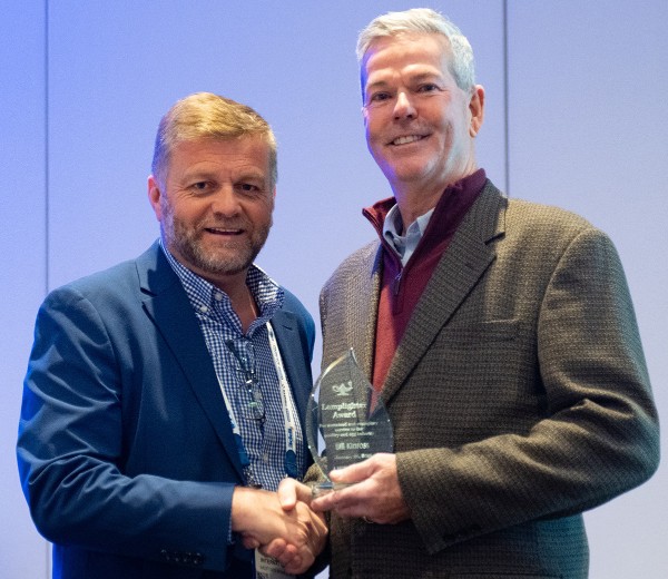 Bill Kinross receives Lamplighter Award