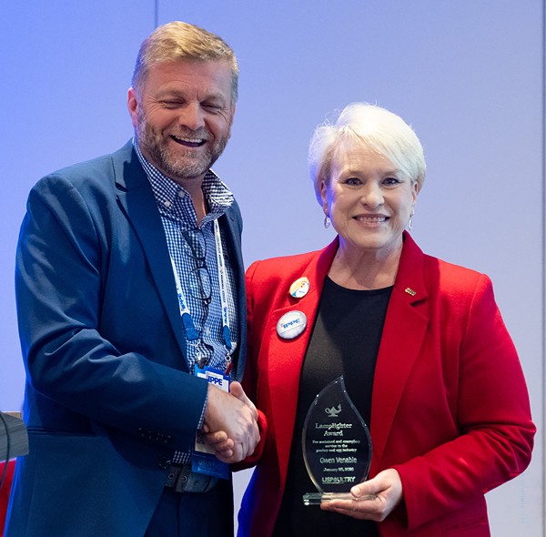 Gwen Venable receives Lamplighter Award