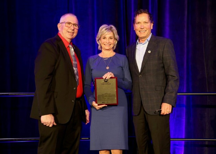 Ken and Julie Maschhoff are presented with the Pork Industry Hall of Fame award in recognition of their contributions to the pork industry.