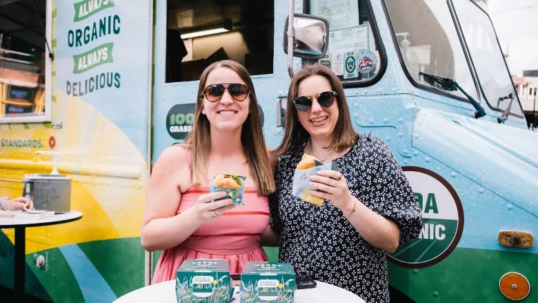 Consumers eat burgers at the Verde Farms pop-up in Nashville, Tenn.