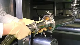 Fastening the hose tip to the fitting on the stainless-steel food vessel