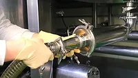 Fastening the hose tip to the fitting on the stainless-steel food vessel Fastening the hose tip to the fitting on the stainless-steel food vessel