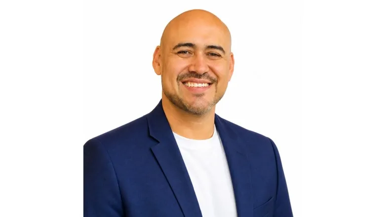 Maurice Alva headshot