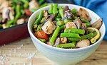 An Antibiotic-free Chicken Protein Bowl Encapsulates All of the Hot Trends in Food Right Now