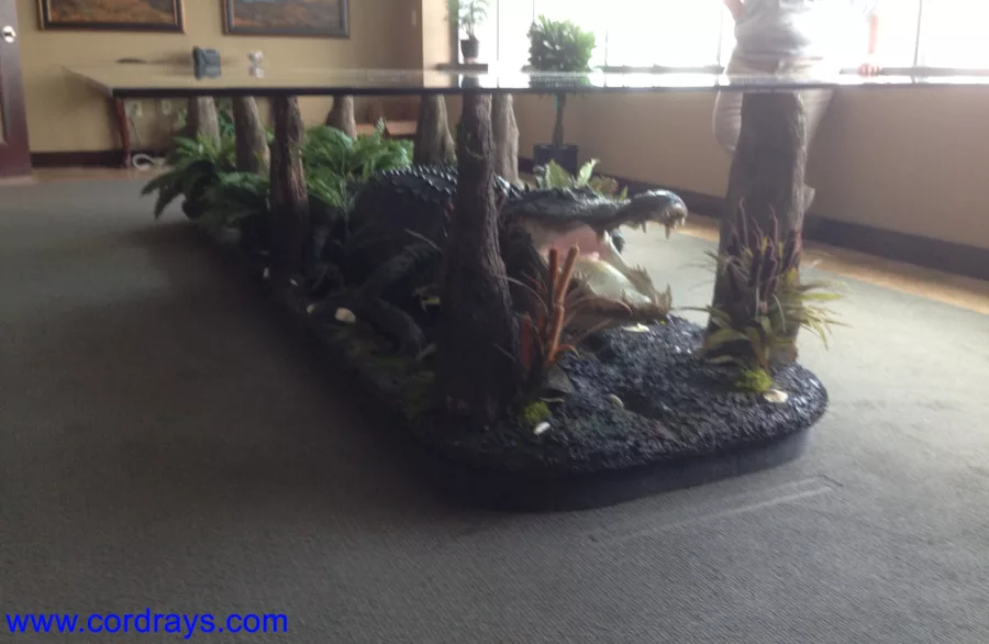 Alligator table