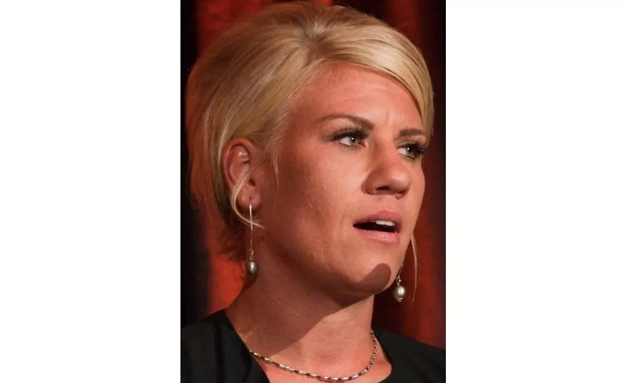 WoiwodeRuthHeadshot900.jpg